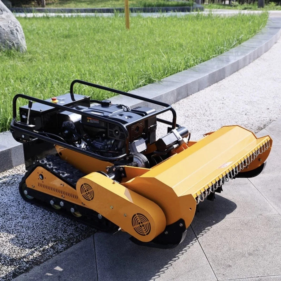 Ferngesteuerter Mulcher Mäher